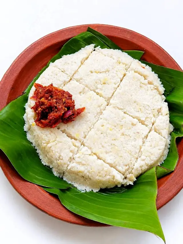 Kiribath milk rice with lunu miris on a banana leaf